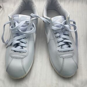 Nike Soft Grayish Light Blue Light Gray Athletic Shoes Nostalgic Style